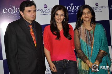 Raveena Tandon Launches Waman Hari Pethe Jewellers